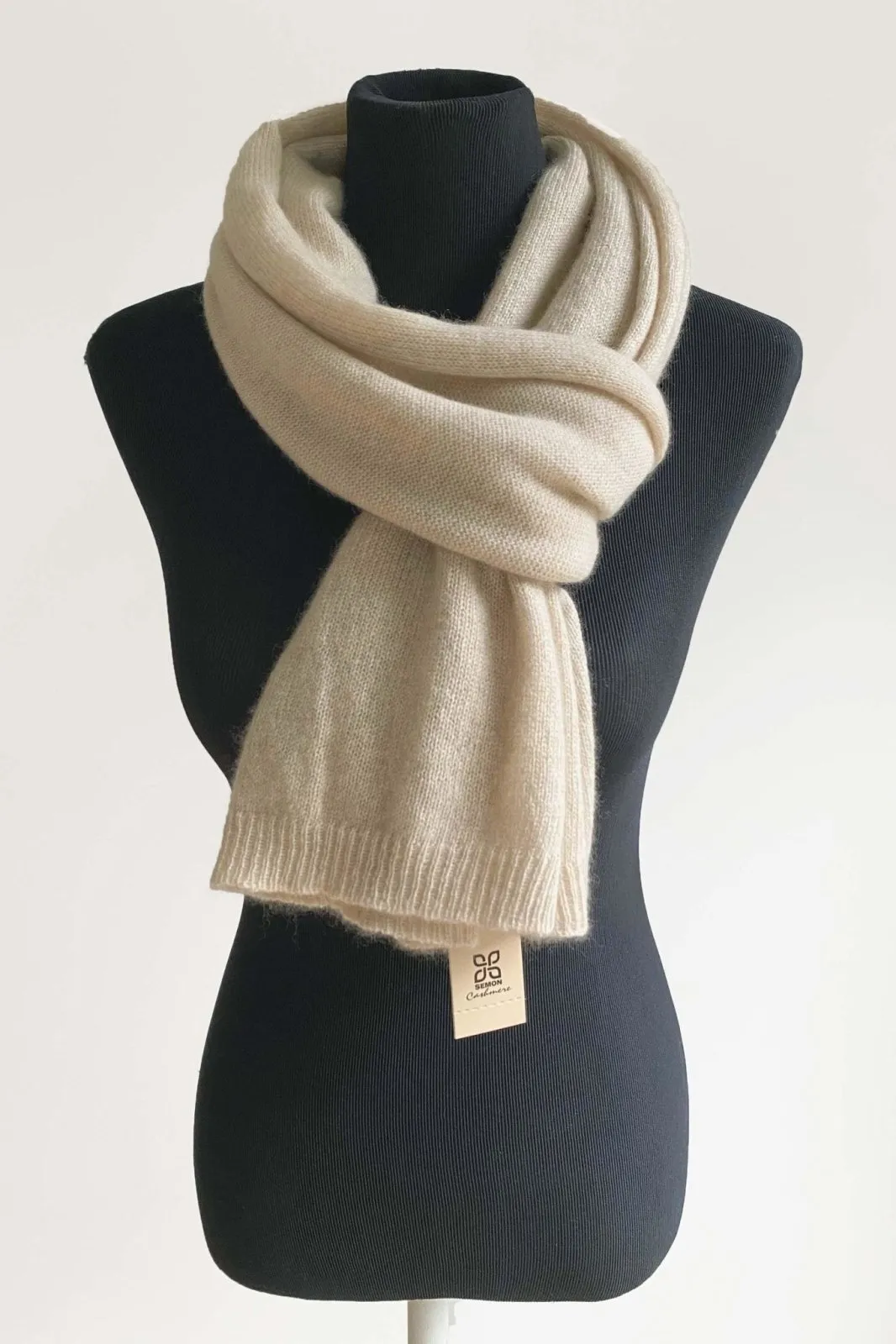 Cashmere scarf in beige for women