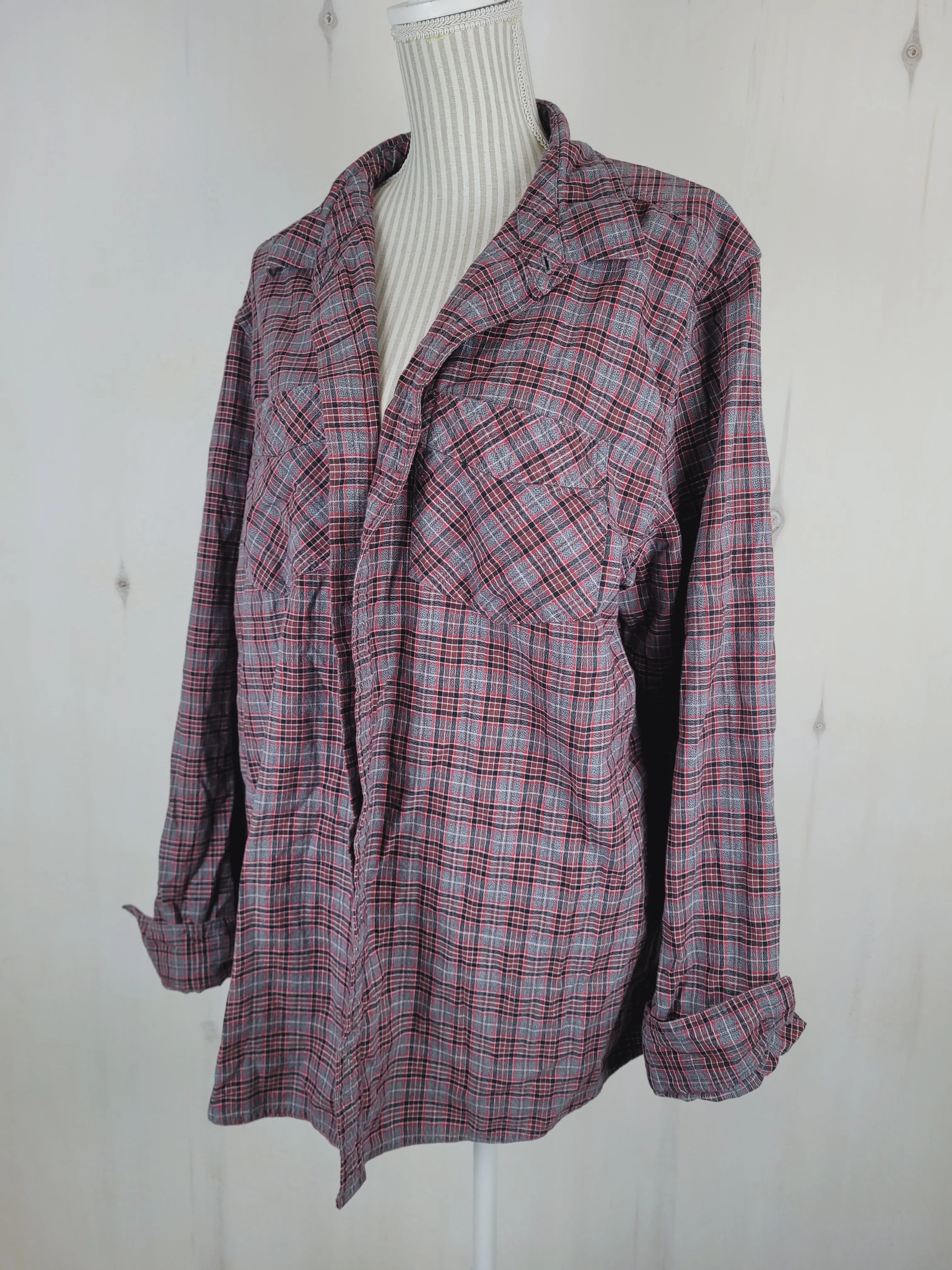 DC PLAID COLLARED TOP MENS XL PRE-LOVED