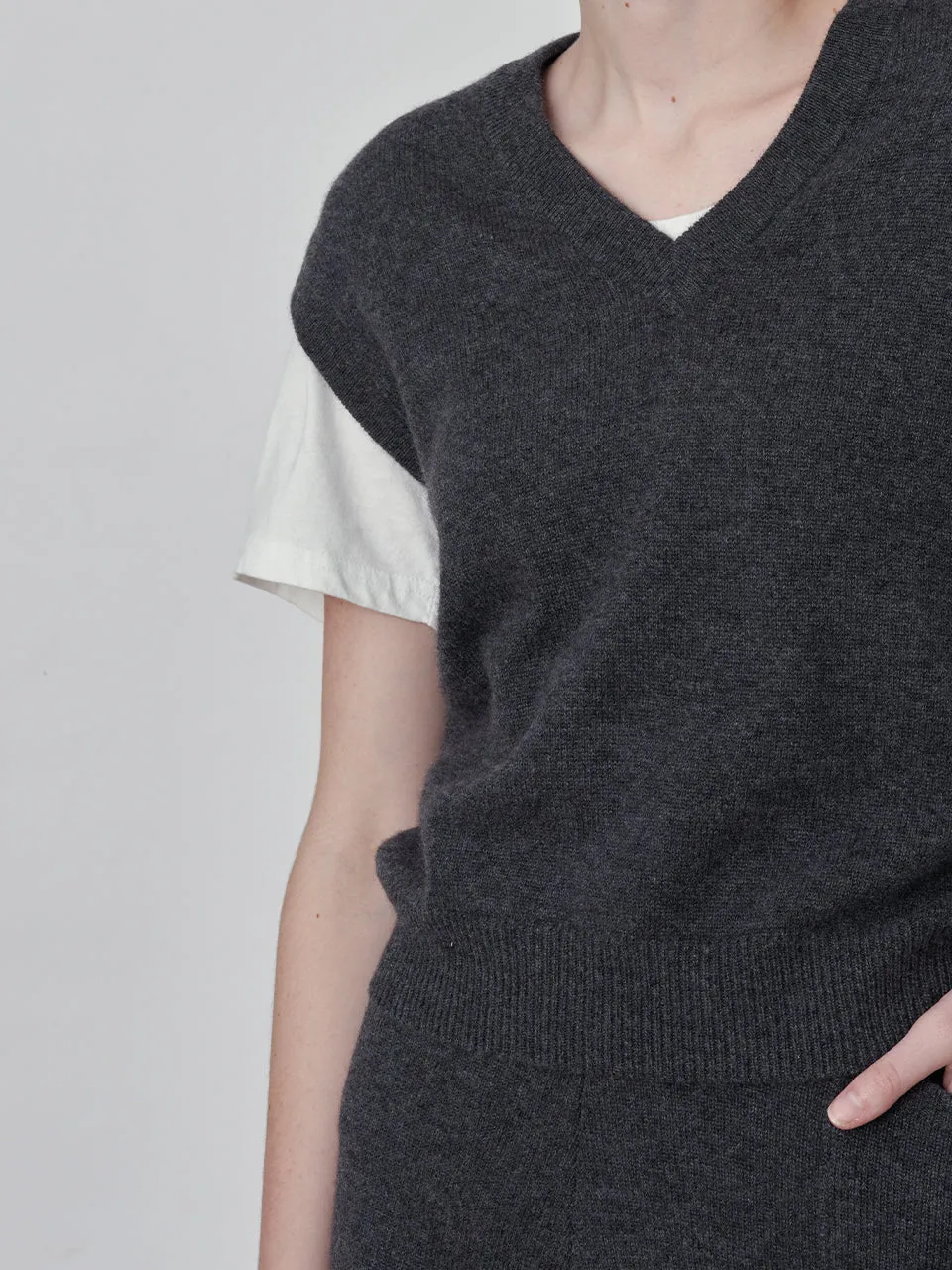 Detachable Sleeve Top_Graphite