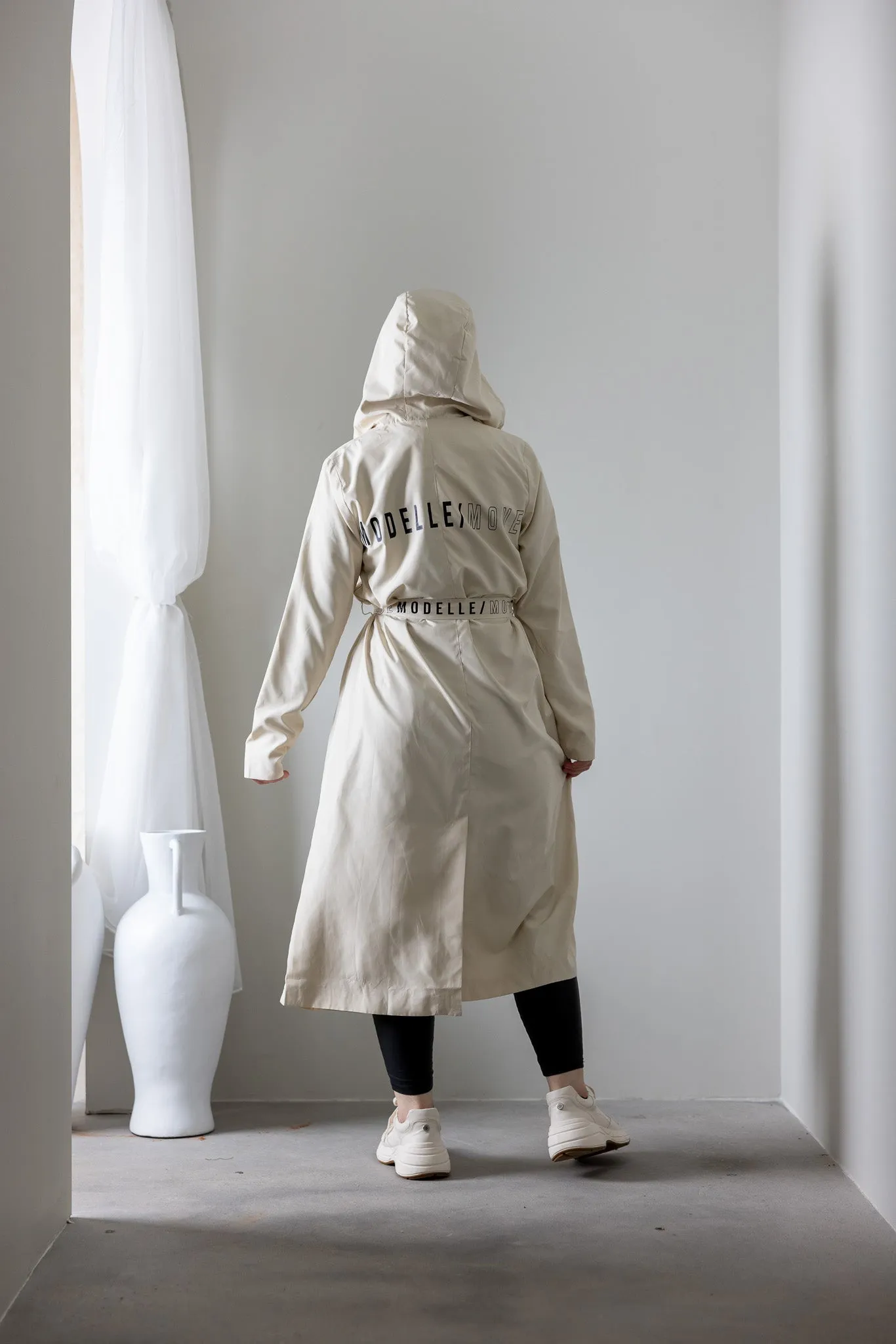 Modelle/Move Hooded Trench