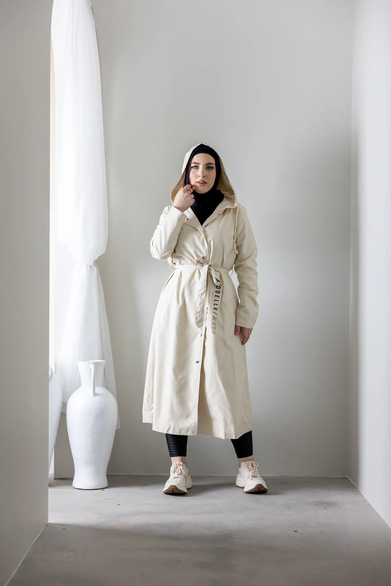 Modelle/Move Hooded Trench